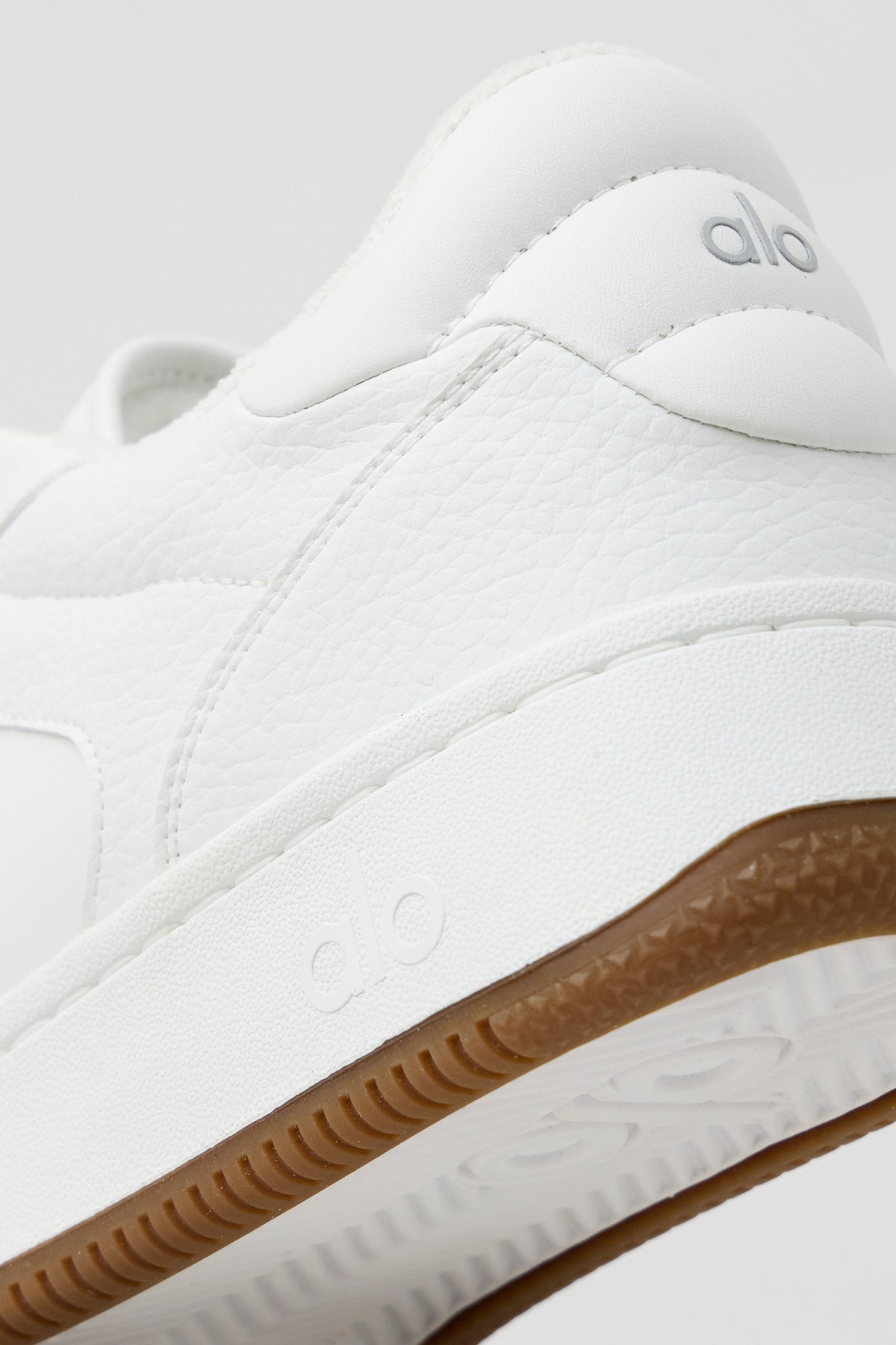 ALO Recovery Mode Sneaker (Unisex) - Natural White/Gum